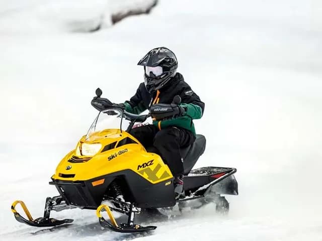 Ski-Doo MXZ 120 2026 — первый шаг в мир настоящего снегоходного катания